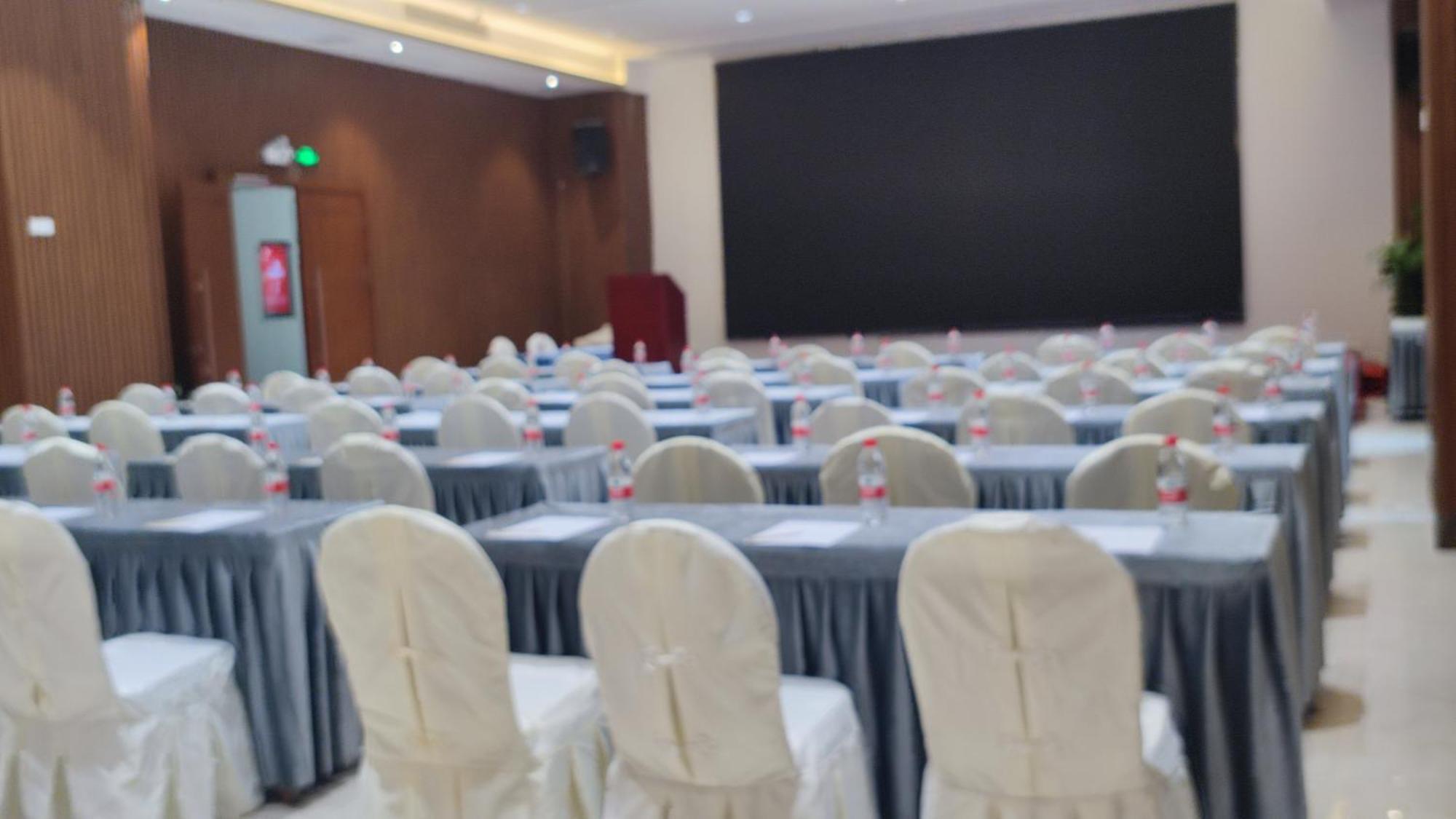 Phoenix Hill Hotel Dongguan - Golf Course Shop Exterior photo